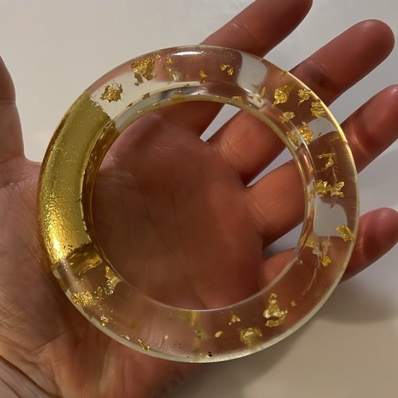 Vintage Art Deco 12KT Gold Dust Flake Infused Clear Lucite Chunky Bangle - Picture 7 of 12